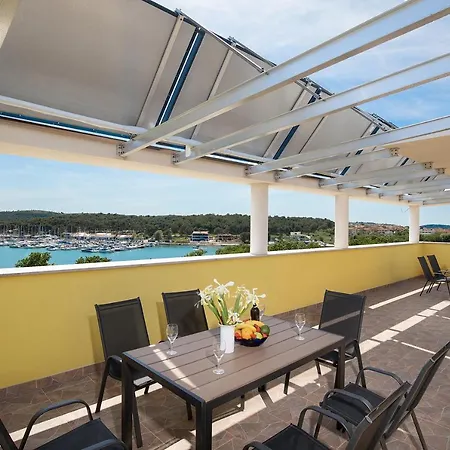 Appartamento Ivan Mit Meerblick Pomer