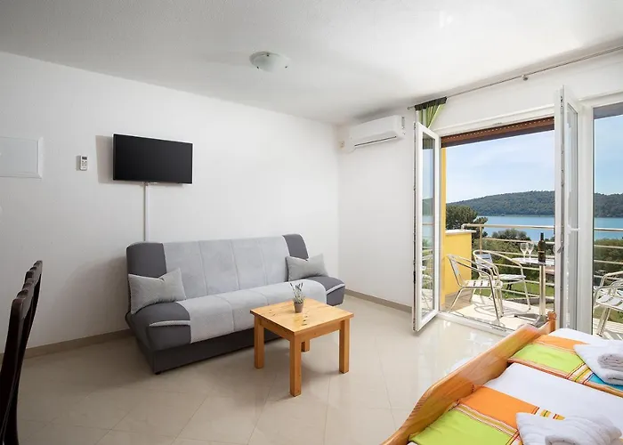 Apartment Ivan Mit Meerblick Pomer