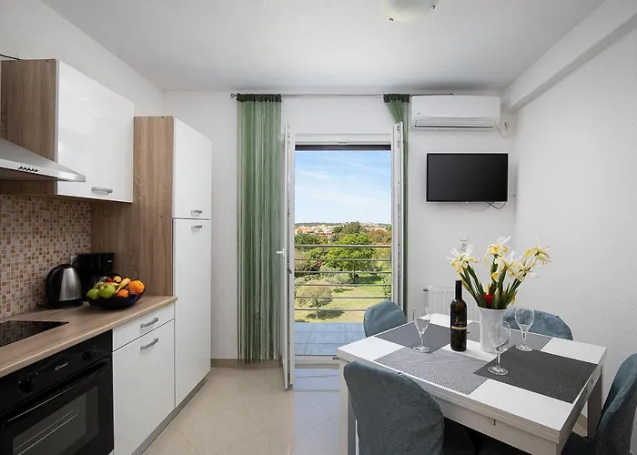 Appartamento Ivan Mit Meerblick Pomer