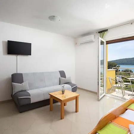 Appartement Ivan Mit Meerblick Pomer