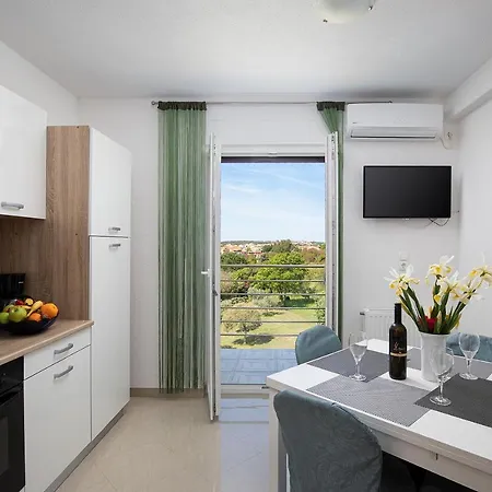 Appartement Ivan Mit Meerblick Pomer